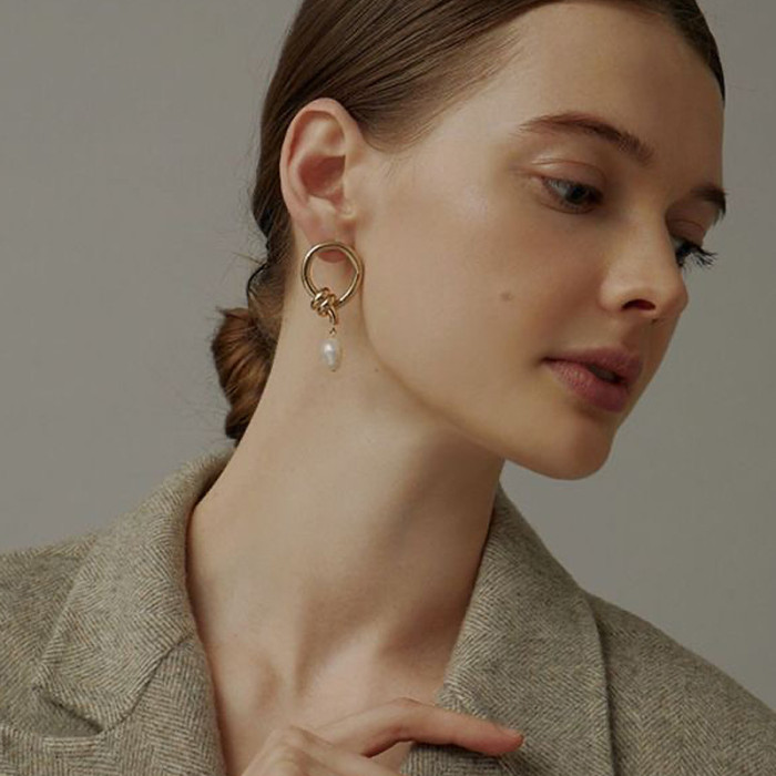 European and American pearl earrings female ins cold wind retro fashion earrings minimalist personality niche design earrings jewelry