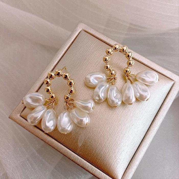Natural pearl earrings women's new temperament light luxury high-end ins cold wind niche design fashion U-shaped tassel