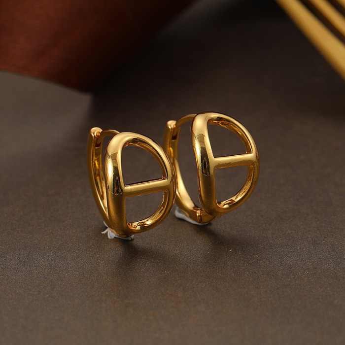 Light Luxury Earrings Women'S Fashion Niche Design Geometric Simple Earrings 18K Gold Plated French Versatile Earrings