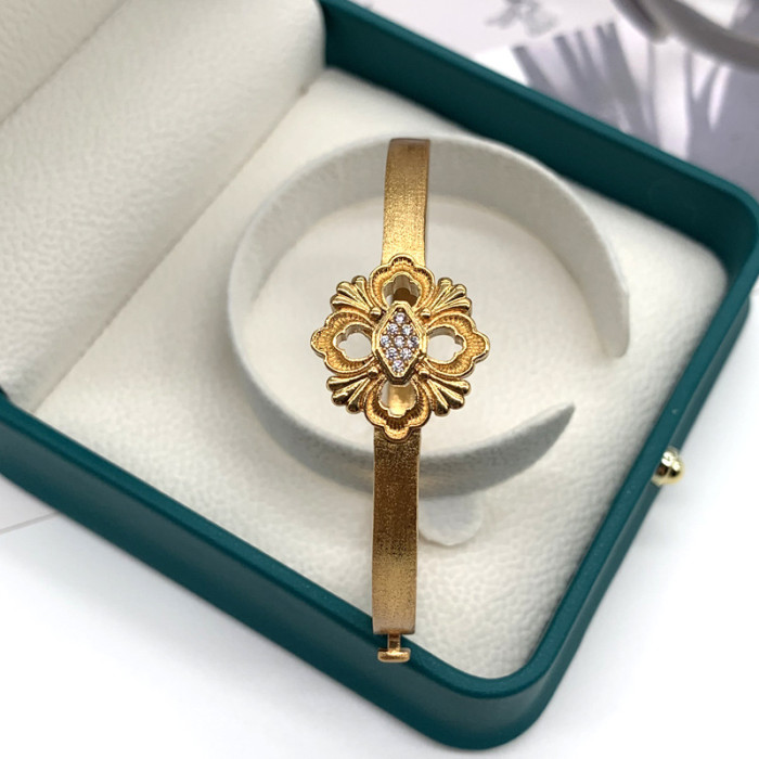 Vintage Palace Hollowed Out Clover Bracelet Women's Simple Diamond Inlaid Lucky Clover Open Bracelet Bracelet
