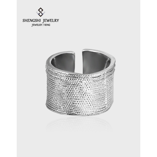 Unique Designer Style Of Women's Ring Boasts Adjustable Flow Bandage