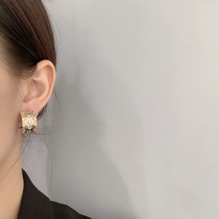 Geometric Semicircular Earrings Female 18K Gold Fashion Retro Diamond Arc C-Shaped Earrings Earrings Earrings Studs