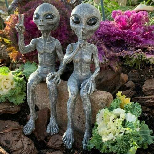 🔥Outer Space Alien Garden Statue