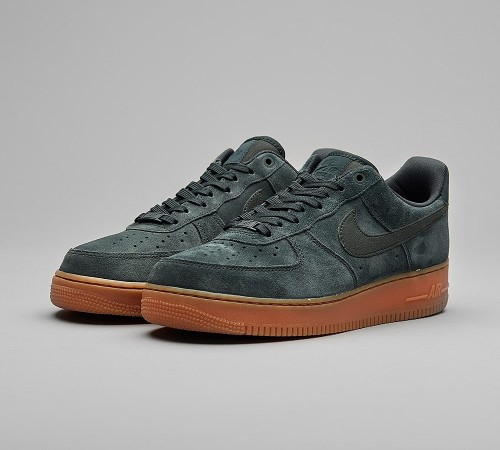 Men Nike Air Force 1 '07 LV8 Suede Trainer | Outdoor Green / Gum