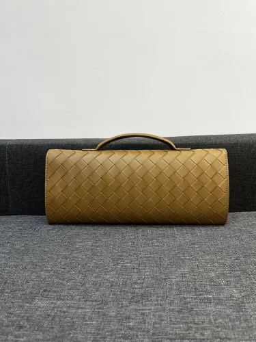 Bottega Veneta Andiamo Clutch 30*13*4cm