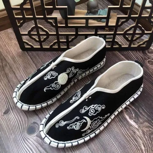 民俗風月夜刺繡圖案布鞋