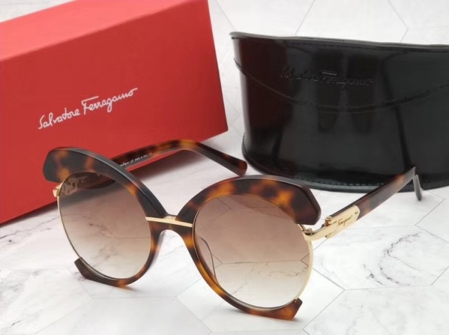 Buy quality Copy Ferragamo SF898S Sunglasses SFE005