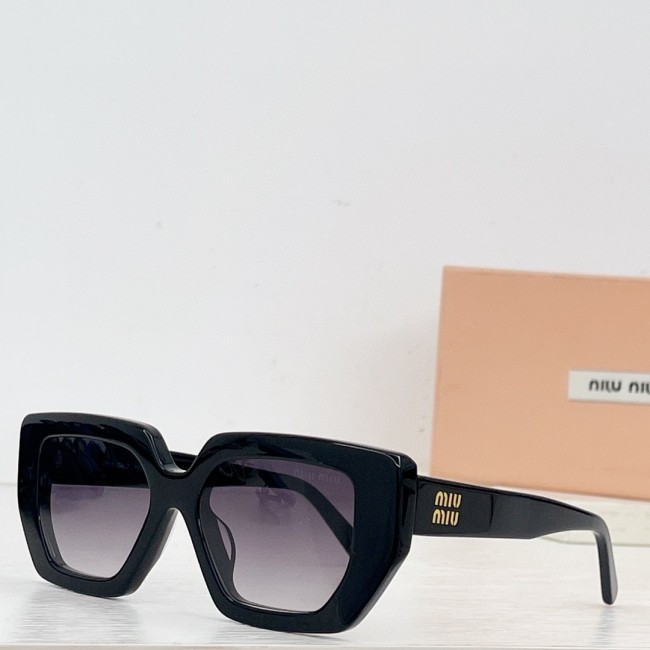 New designer MIU MIU sunglass SMI111