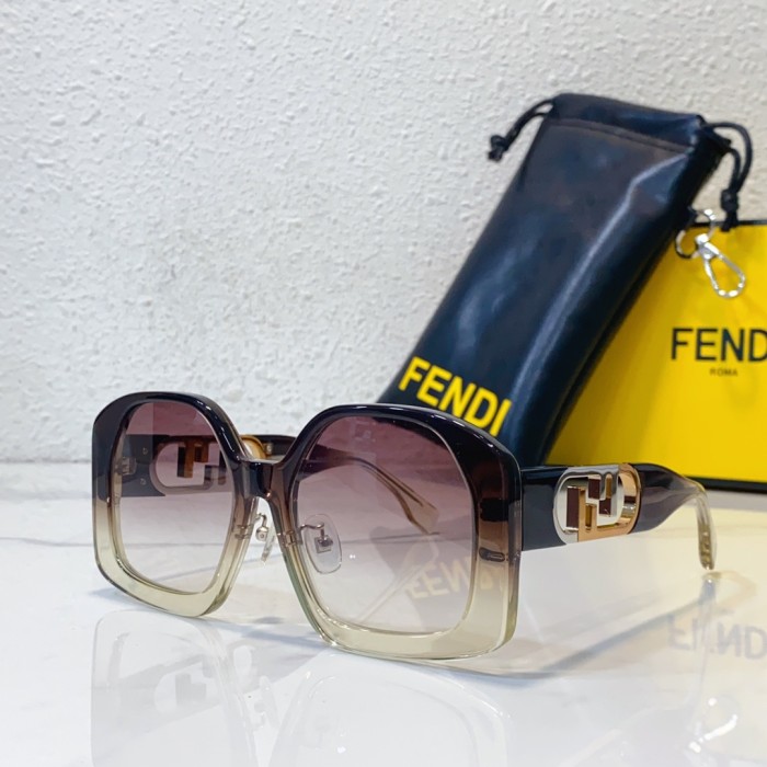 Black sunglasses FENDI 40048U SF159