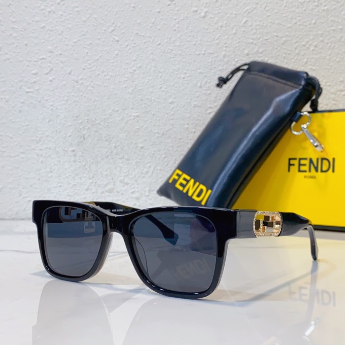 Designer sunglasses women FENDI FE40081I SF161