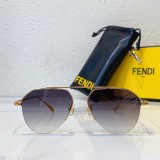 FENDI Aviator sunglasses FE40061U SF164
