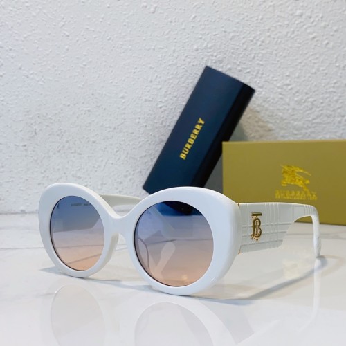 Luxury sunglasses for women BURBERRY BE4743 FBE140