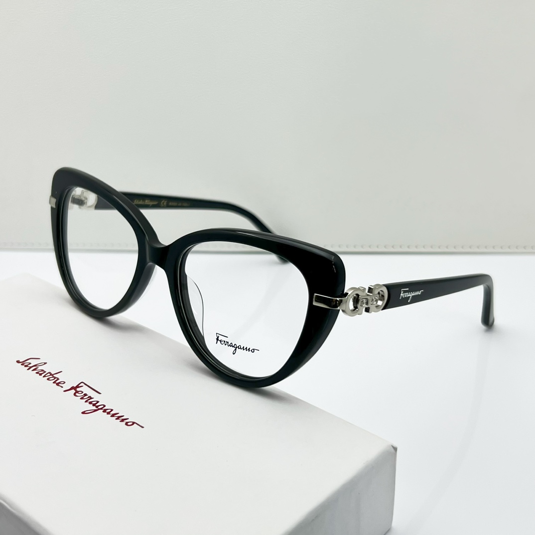 black silver color of Wholesale fake Ferragamo Eyeglasses for women 2904 Online fer035
