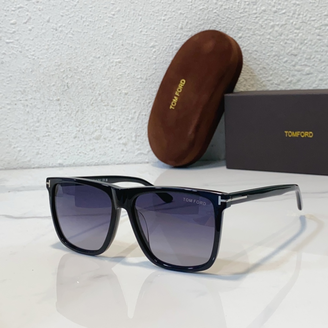 gray color of gray color of Tom Ford Replica Sunglasses FT0832