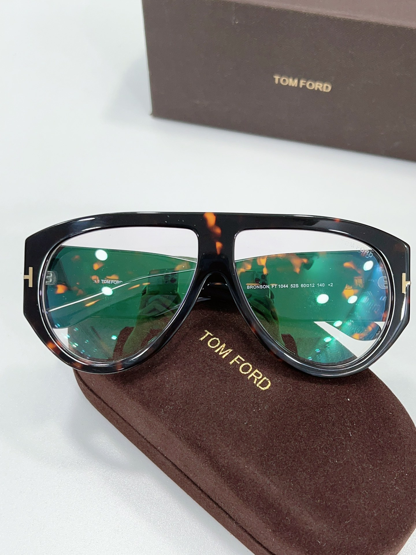 front version amber color of fake oversized tom ford eyeglasses ft1044