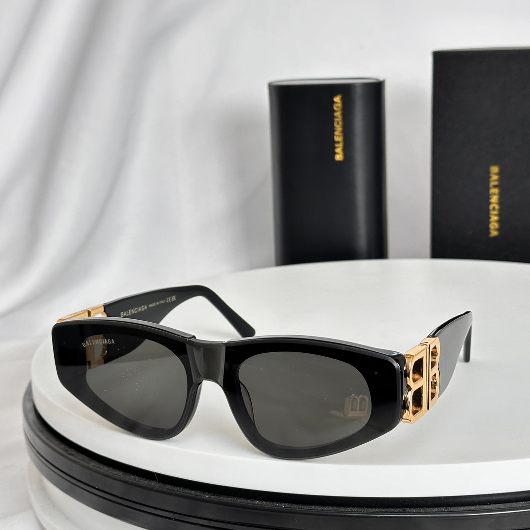 black color of balenciaga sunglasses dummy bb0534s