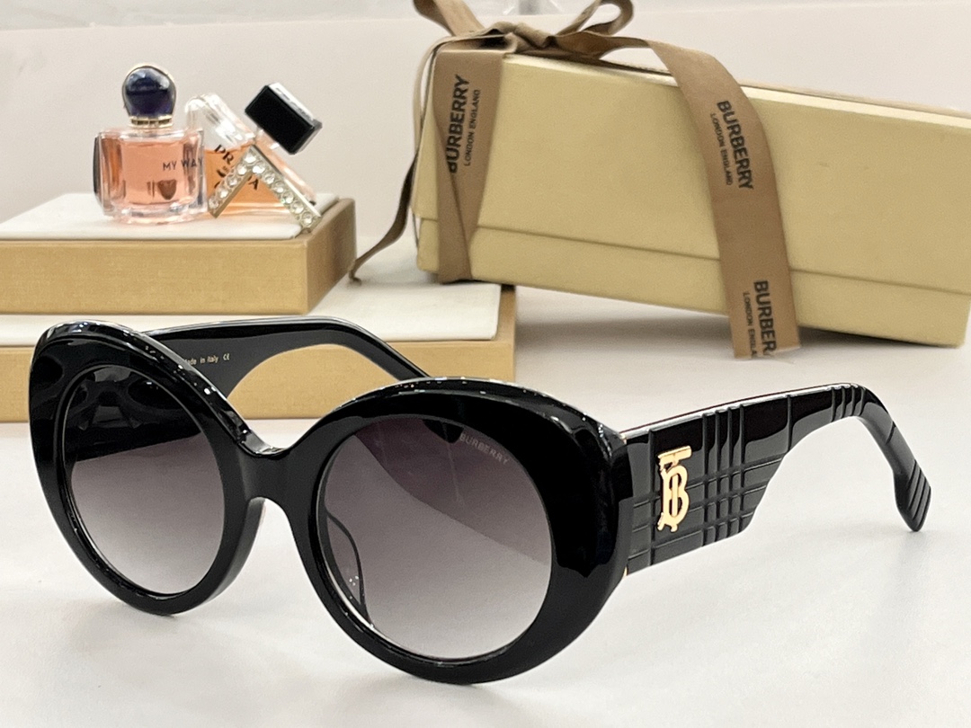 black color of replica sunglasses burberry 4743