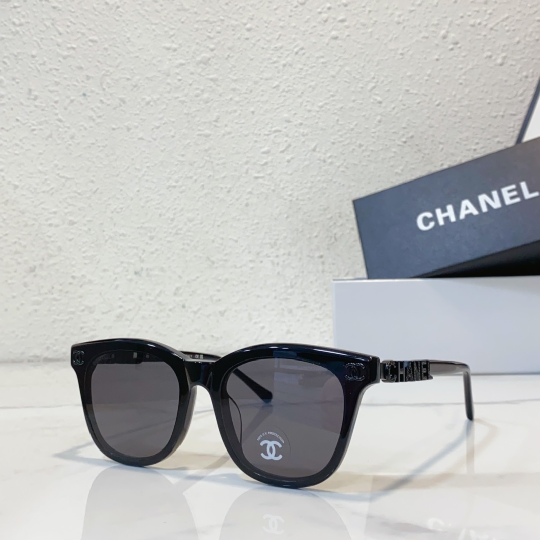 black color of copy sunglasses chanel 24ss6803