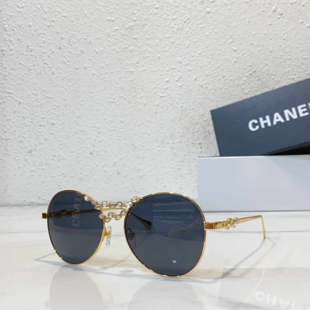 black color of Chanel sunglasses replica A71582