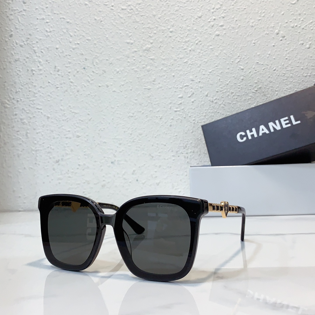 black color of Chanel sunglasses replica A95076