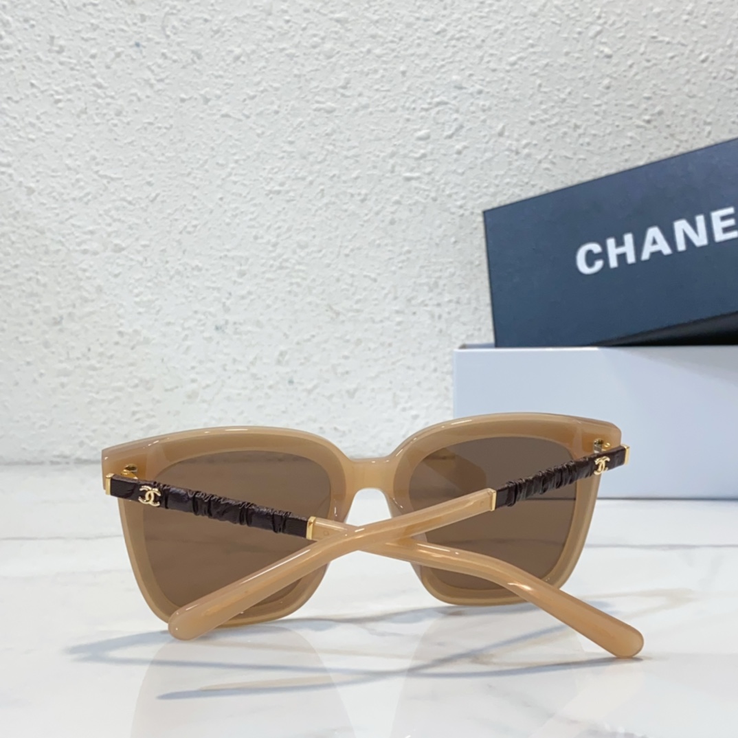back looking Replica Chanel sunglasses CH7355