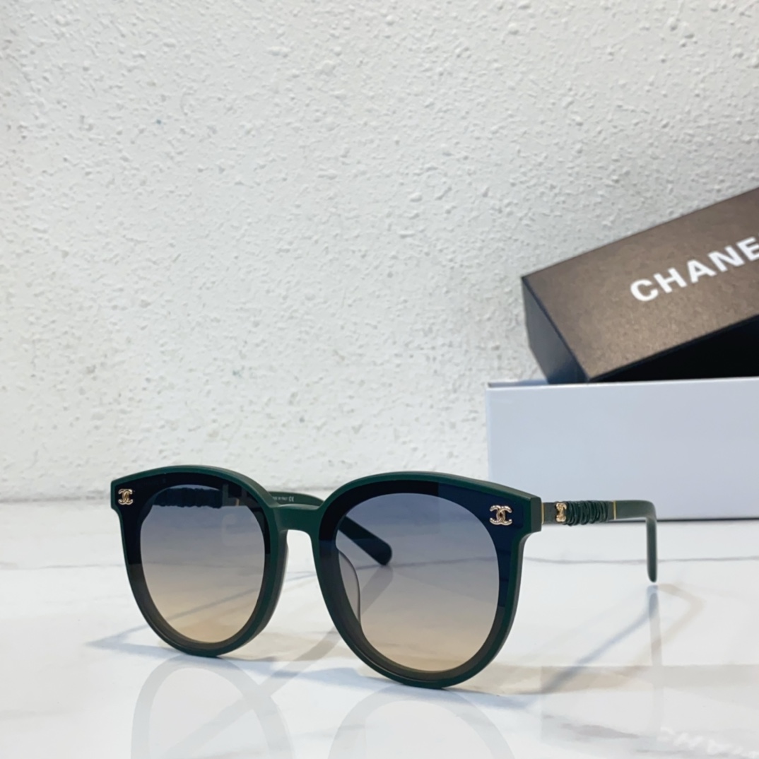 green color of Replica Chanel sunglasses CH7353