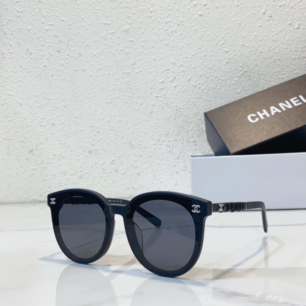 black silver color of Replica Chanel sunglasses CH7353