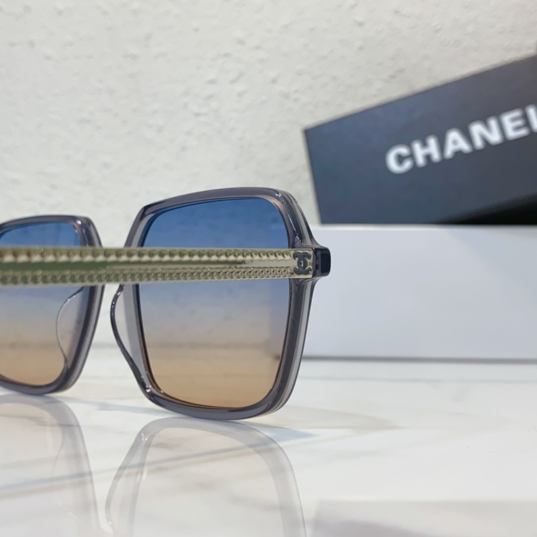 side version Replica Chanel sunglasses CH8101