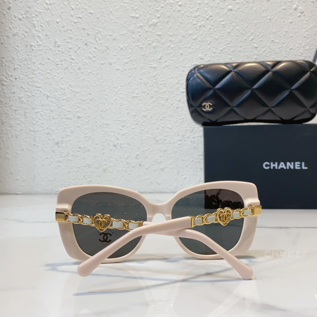 back looking Replica Chanel sunglasses CH7982