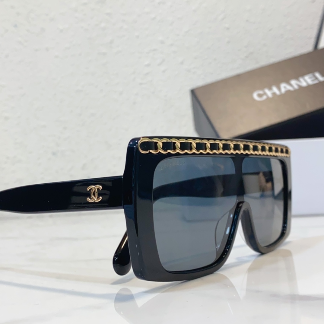 side front of Top-rated replica sunglasses brands CH9142