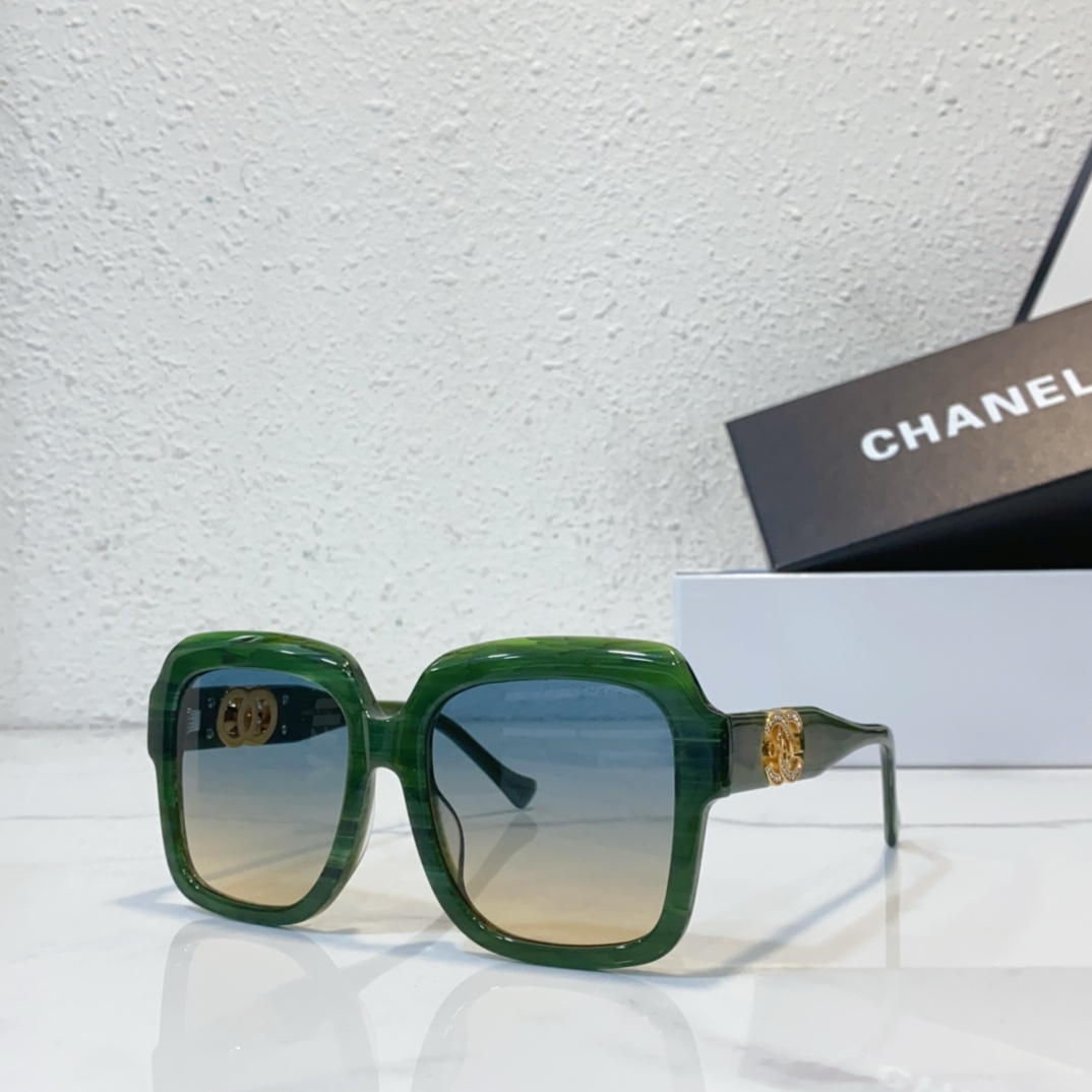 green of Best Replica Sunglasses for summer CH8283