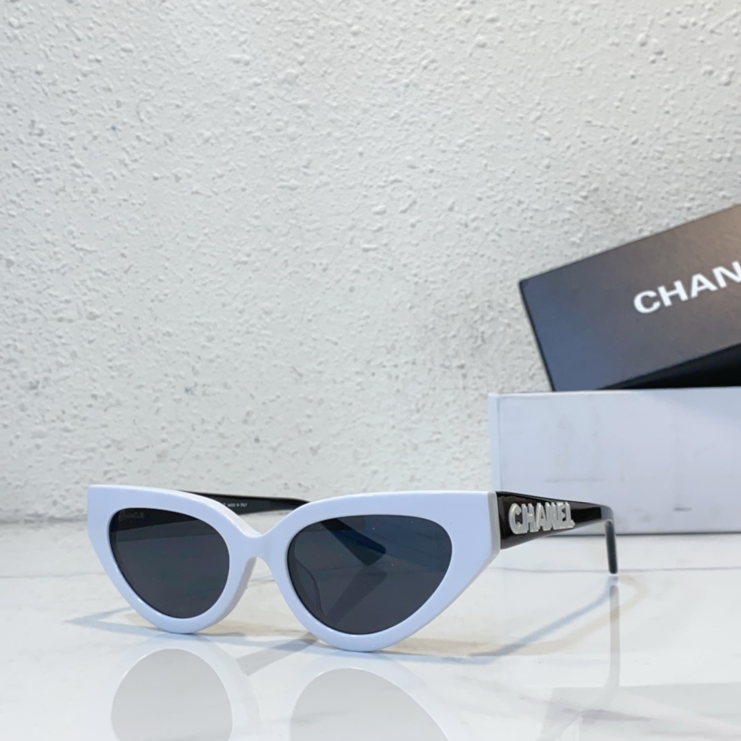 white of Replica sunglasses for women ch73143