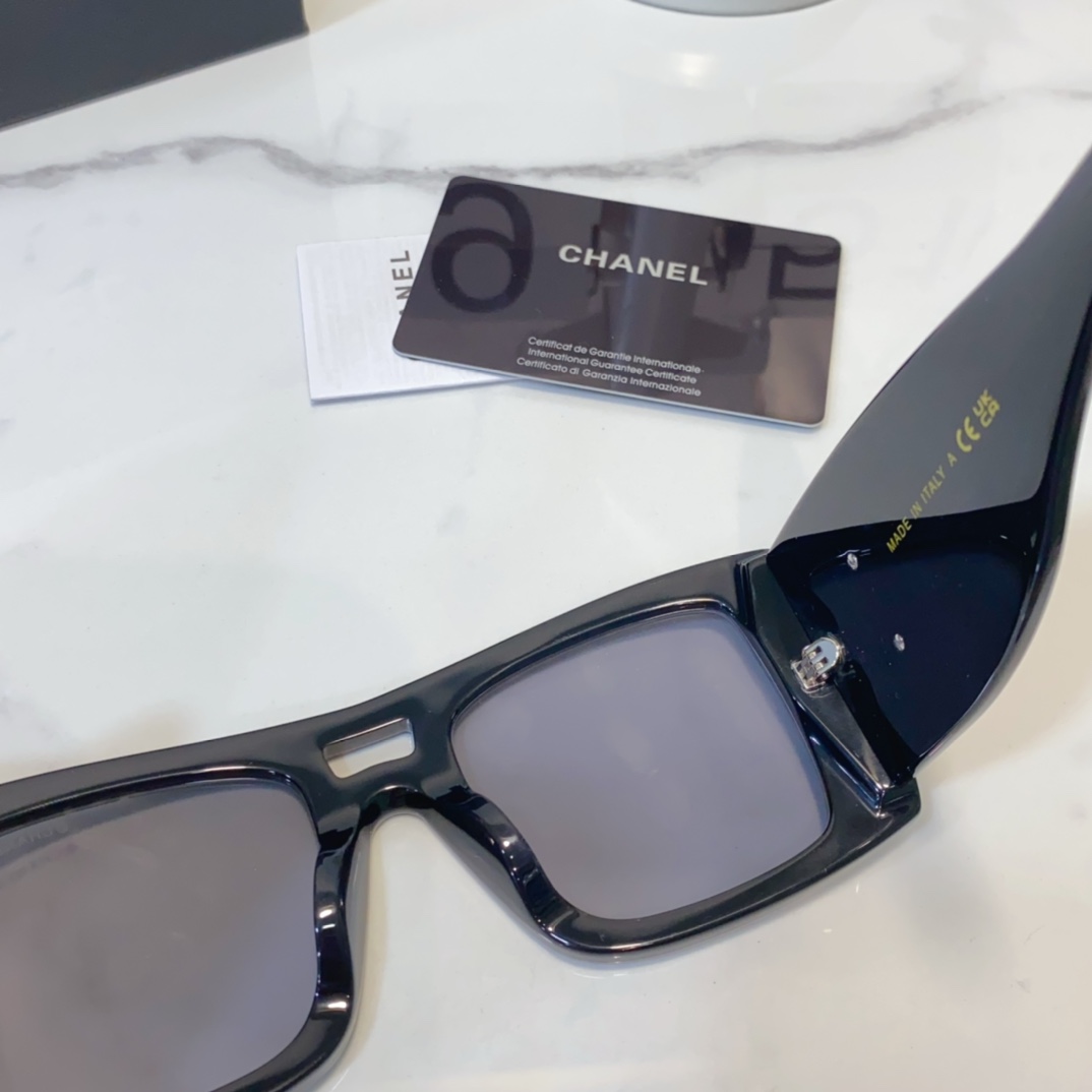 inside of High-quality replica sunglasses online