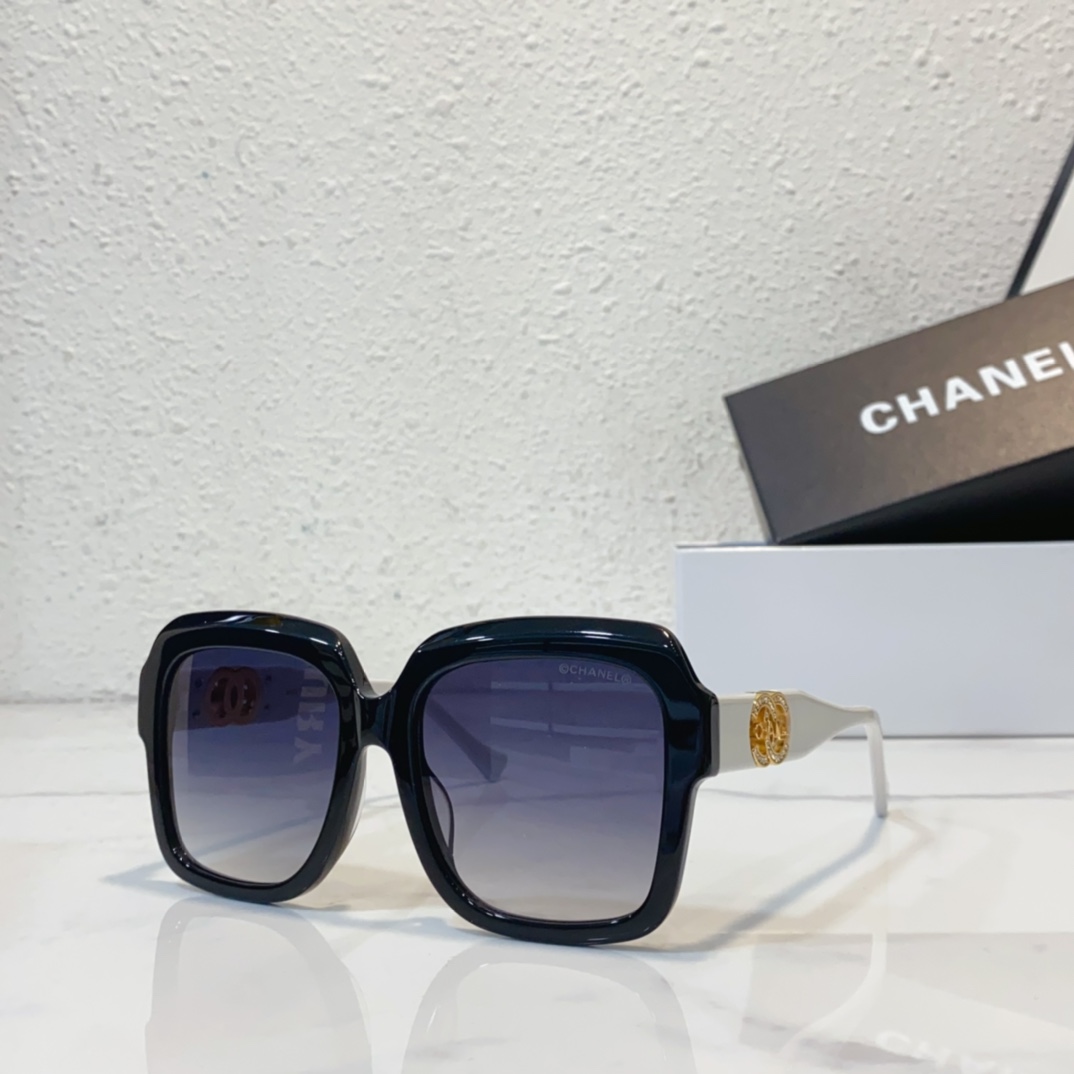 gray white of Best Replica Sunglasses for summer CH8283