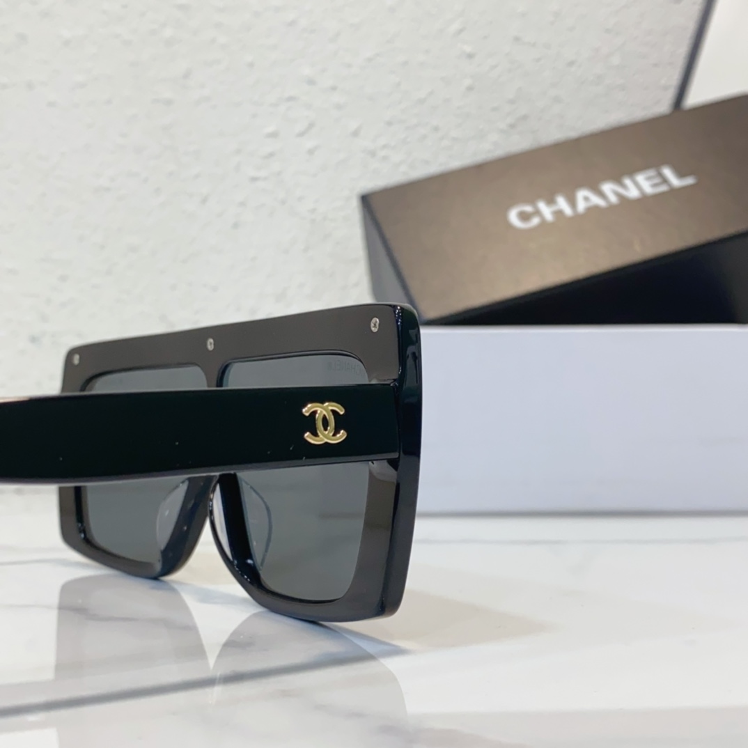 side of Top-rated replica sunglasses brands CH9142