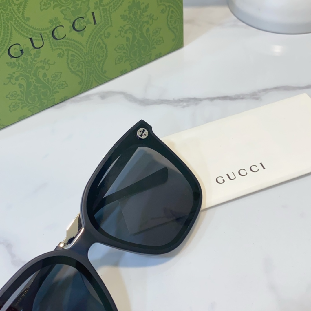 Fake gucci sunglasses for oblong faces gg0889 - front