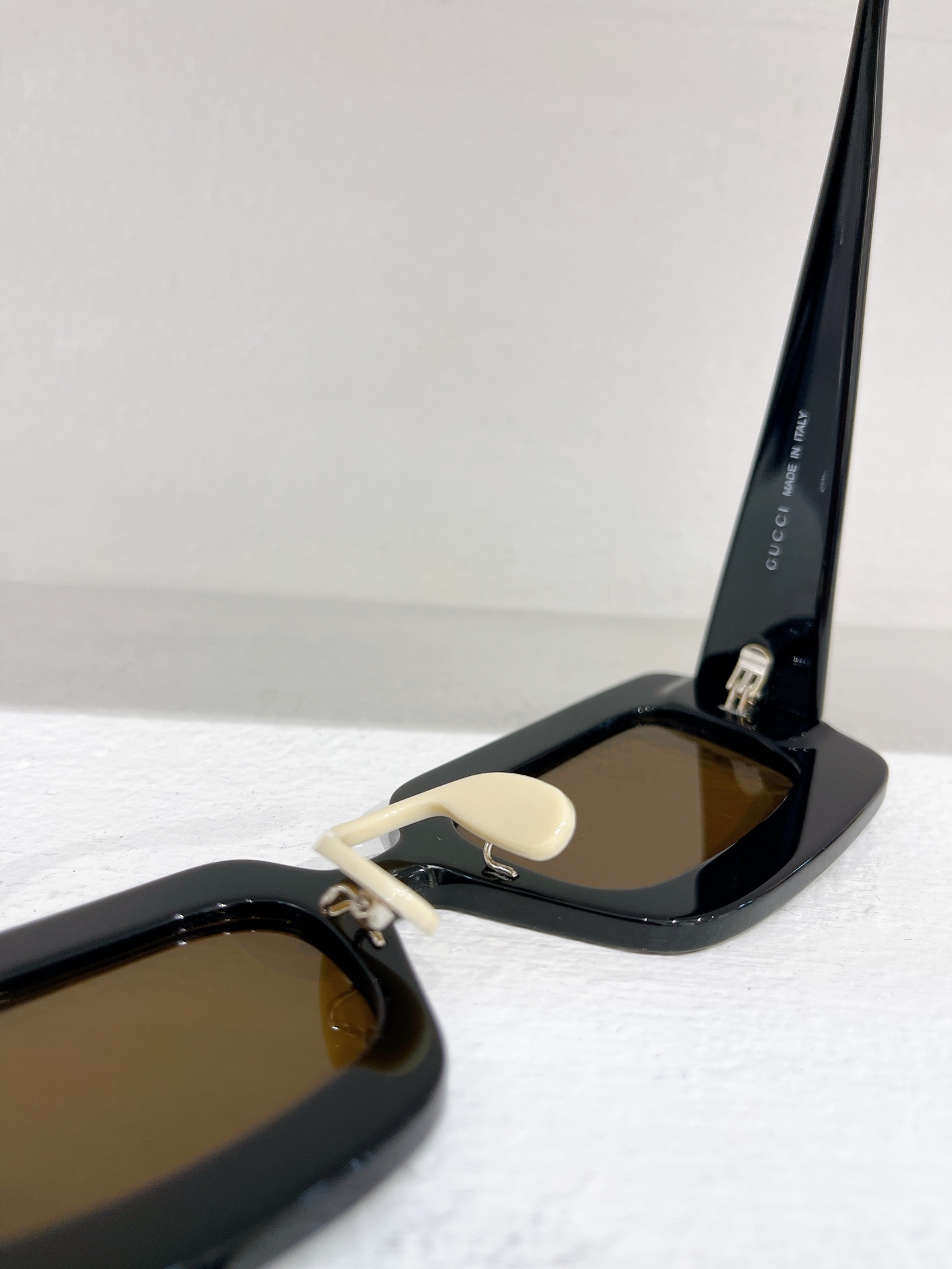 Fake sunglasses gucci for everyday wear  gg0974s - inside