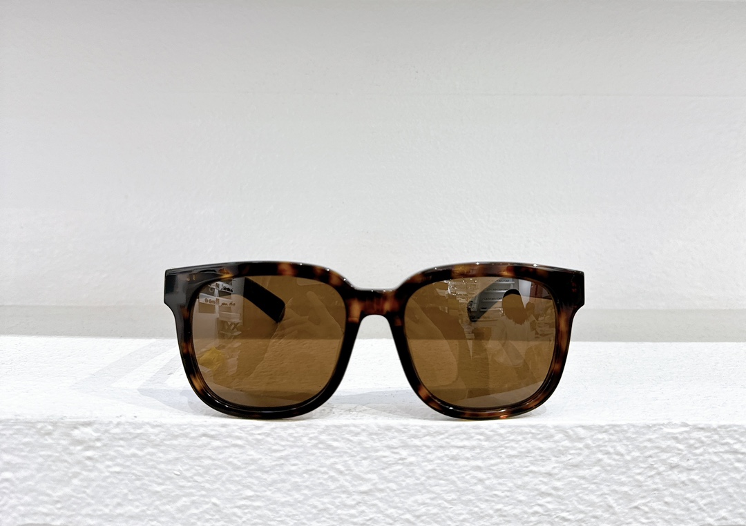 Fake gucci sunglasses for street style gg1512sk - front