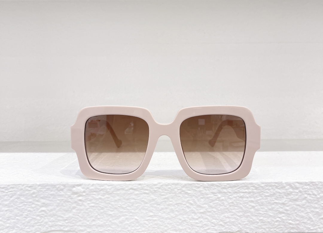 Gucci replica sunglasses with vented lenses gg1547s - front