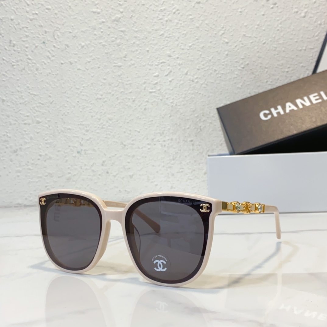 Faux Chanel sunglasses 6810 - beige