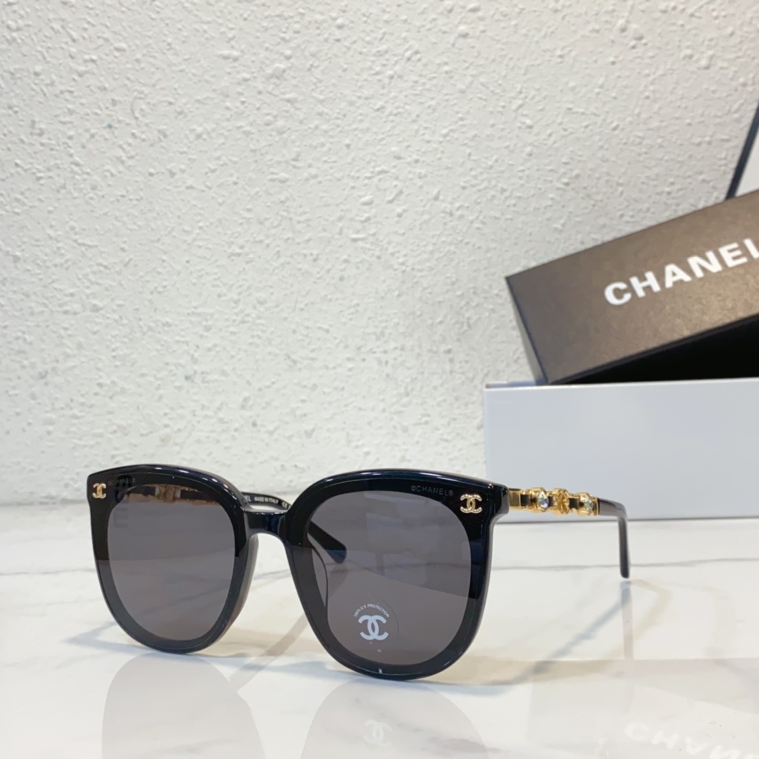 Faux Chanel sunglasses 6810 - black gold
