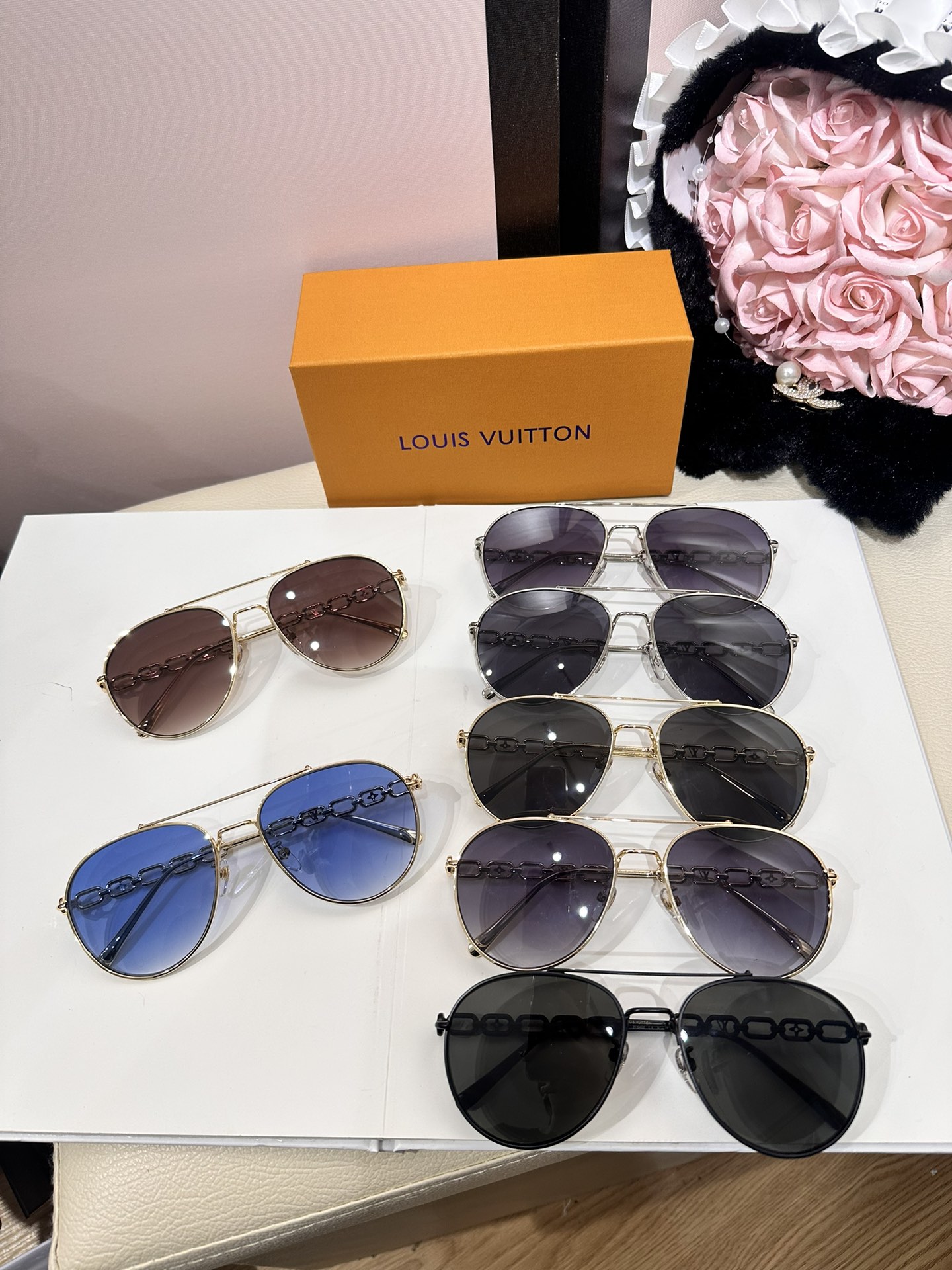 Wholesale Fake L^V Sunglasses Online 1540e - front