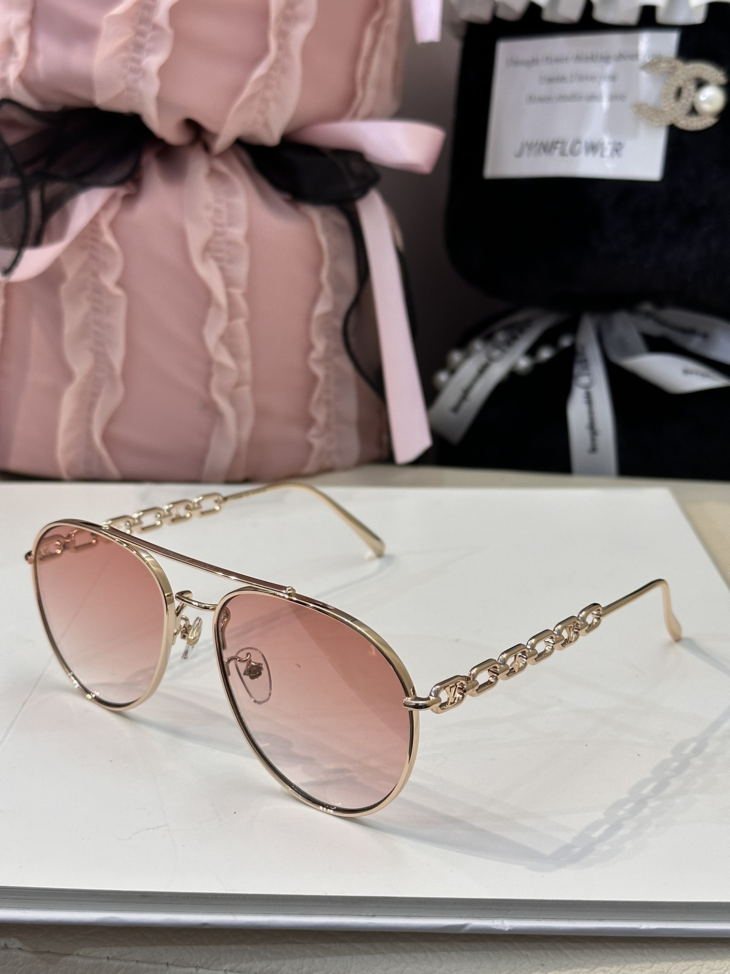 Wholesale Replica L^V Sunglasses z1539e - pink