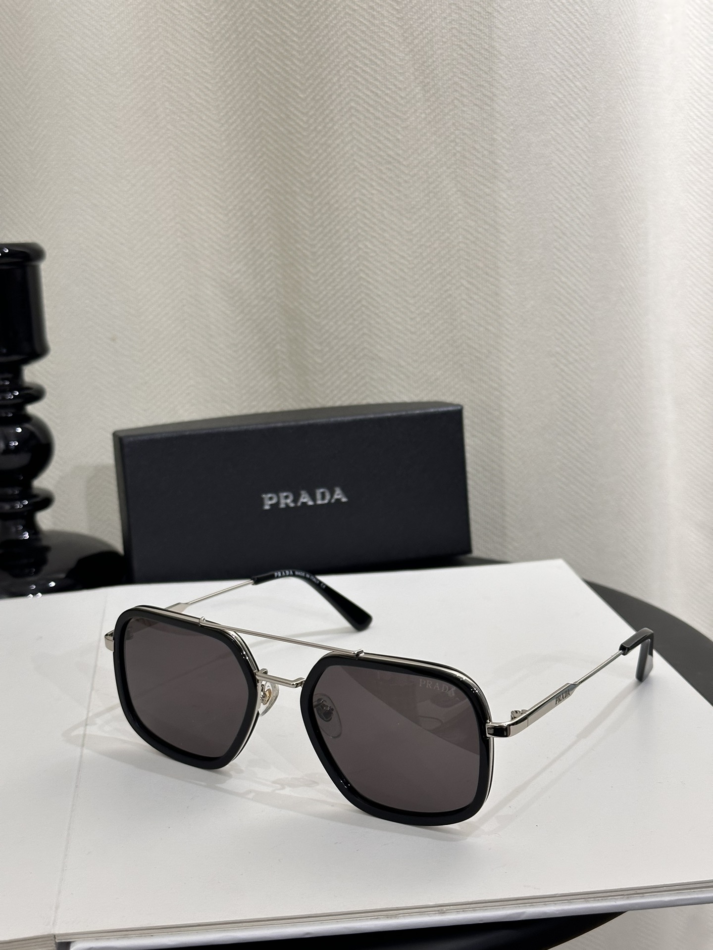 black color of Cheap Prada sunglasses dupe pr57x