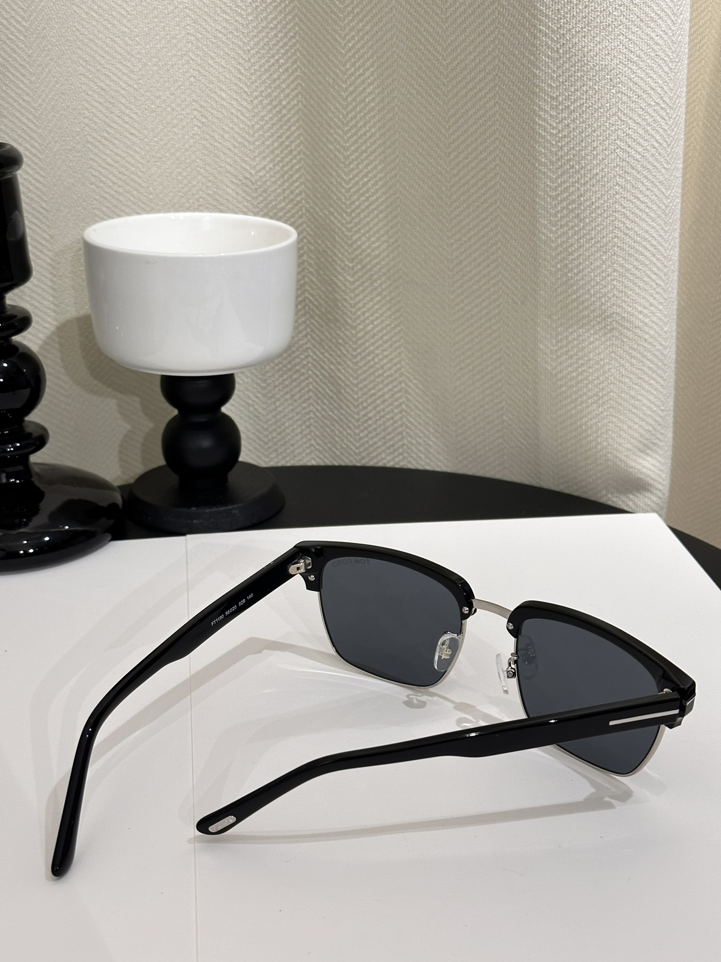 side version of fake Tom Ford Sunglasses ft1190