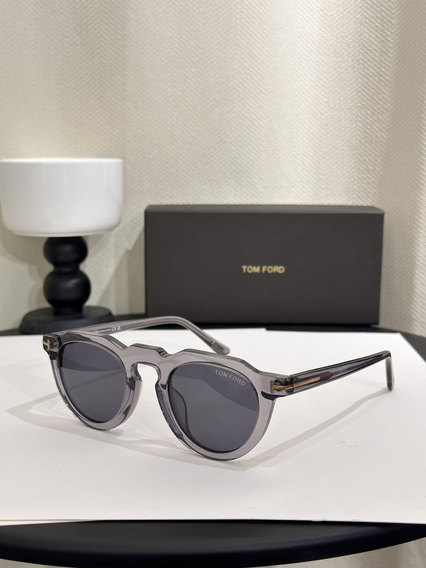 gray color of Tom Ford replica Sunglasses FT1129