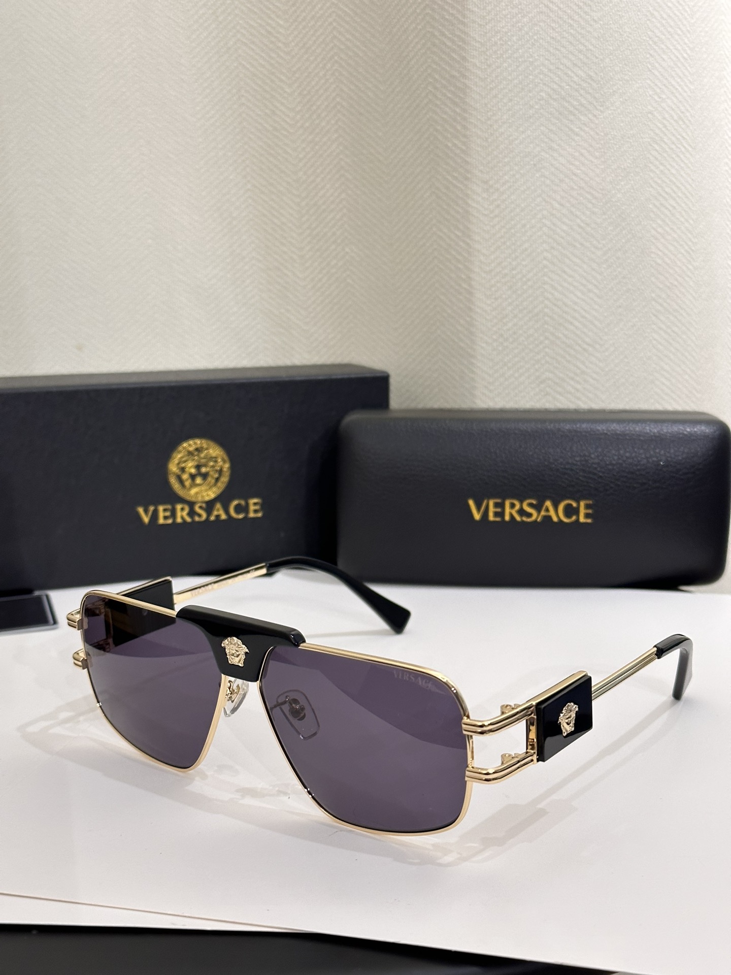 black of Best place to buy replica Versace shades ve2251