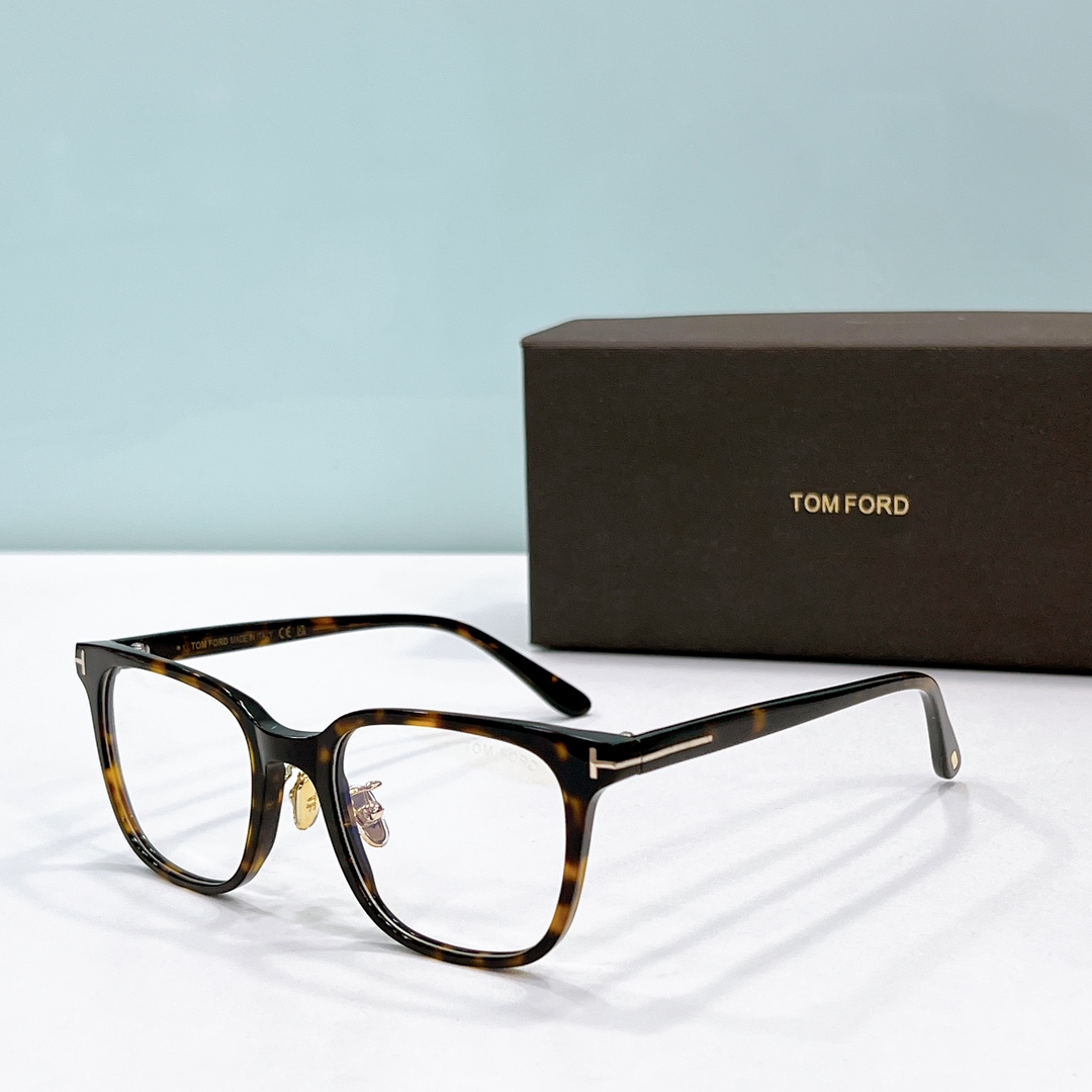 amber color of Tom Ford Replica Eyeglasses tf5752