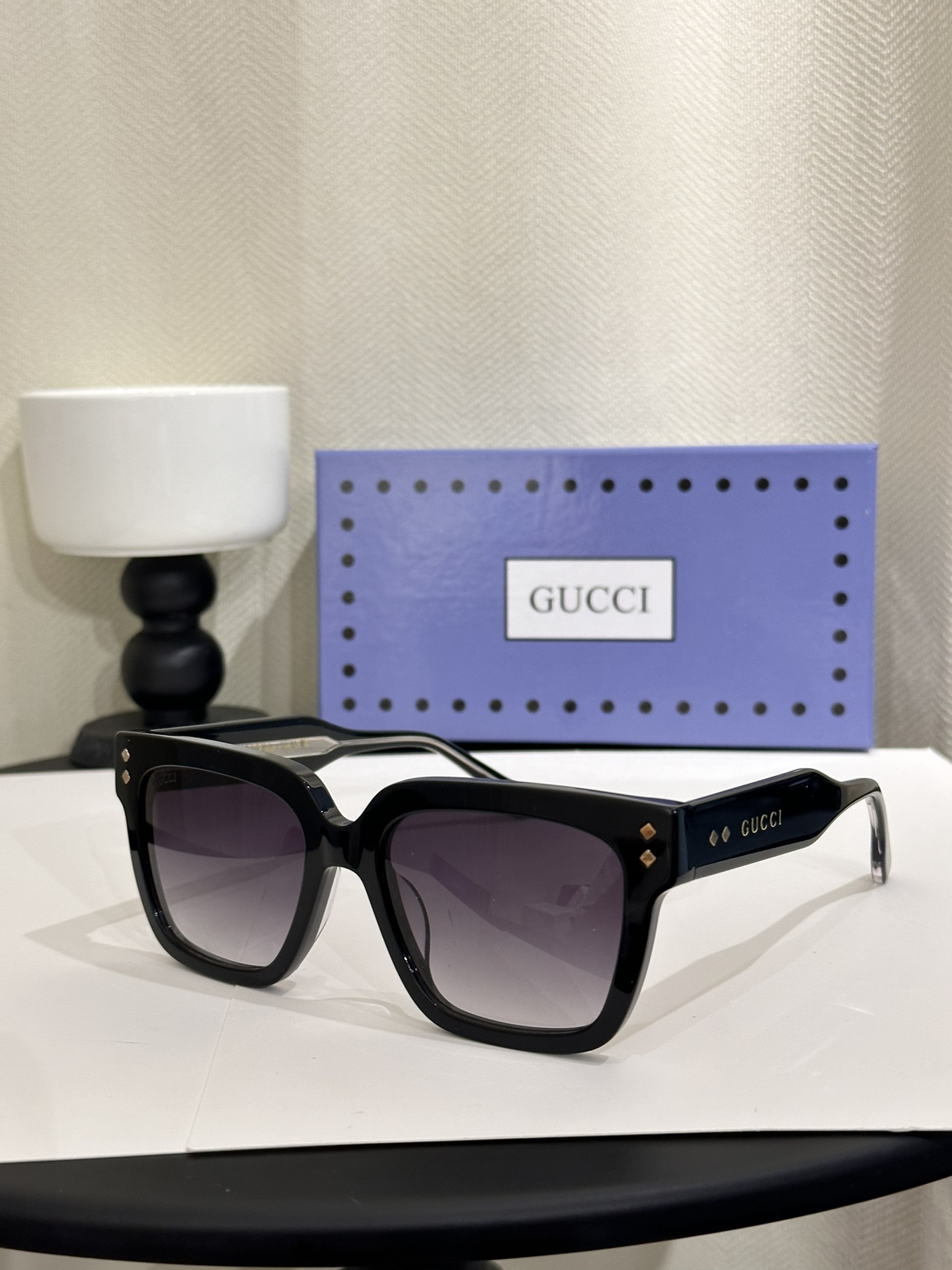 black color of replica designer shades gucci gg1472s