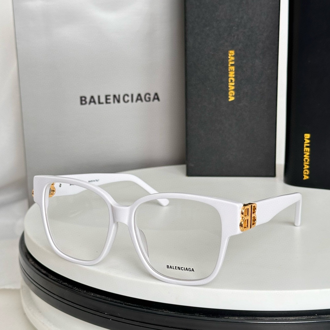 white color of Balenciaga eyeglasses dupe BB0104